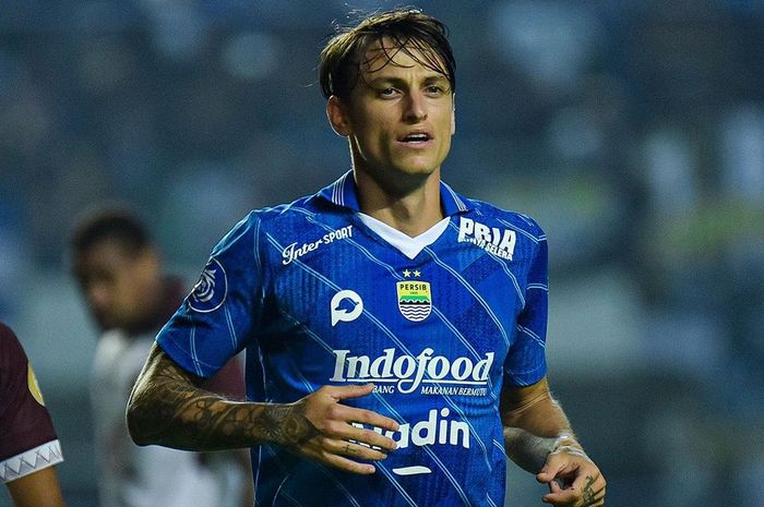 Stefano Beltrame saat menjalani debut dalam laga Persib Bandung  melawan PSM Makassar di Stadion Gelora Bandung Lautan Api (GBLA), Bandung, Senin (4/12/2023).