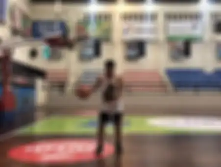 Michael Yukinobu de Fretes saat bermain basket