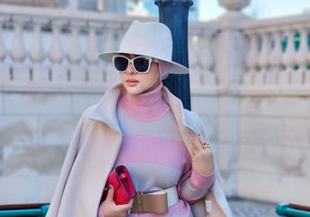 Intip Penampilan Syahrini Pakai Mukena Mewah Berhiaskan Emas dan Kristal Swaroski