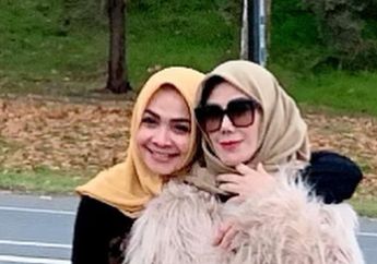 Digosipkan Tak Akur dengan Besan, Rieta Amilia Tampak Asyik Foto Bareng Amy Qanita Saat Liburan ke Australia