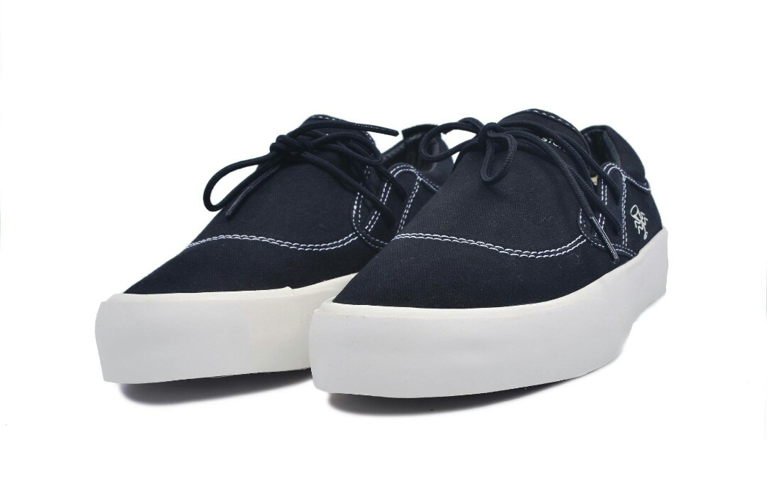 5 Rekomendasi Sneakers Slip On Brand Lokal dengan Harga Terjangkau Page all