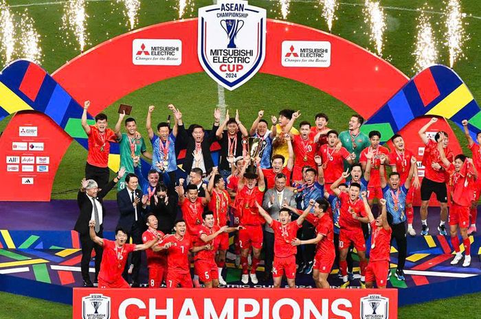 Timnas Vietnam juara Piala AFF atau ASEAN Cup 2024 usai mengalahkan Thailand di partai final dengan skor agregat 5-3.