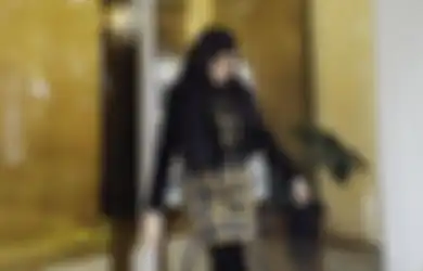 6 Cara Tampil Modis Pakai Celana Hitam ala Anak Cindy Fatikasari, Tengku Syaira