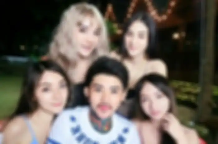 Pria ini miliki 4 istri sekaligus