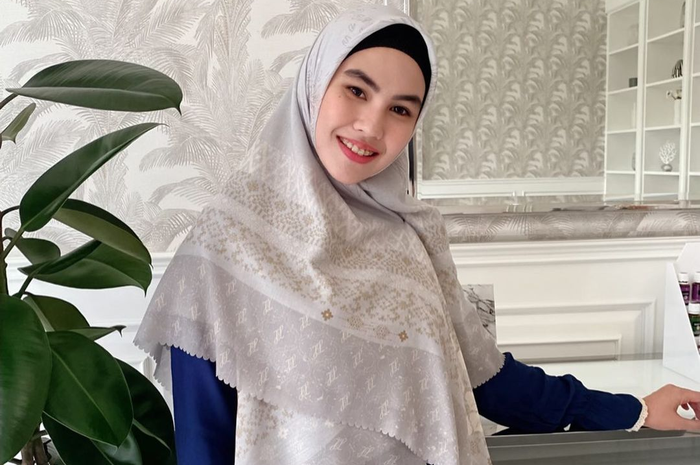 Artis cantik Kartika Putri