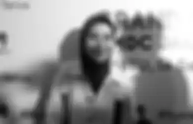 Dinikahi Sutradara Kondang, Artis Cantik Ini Ketahuan Tak Bisa Nyalakan Kompor, Anaknya Kelaparan Justru Ngadu ke Suami
