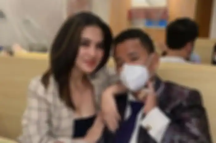 Iqlima Kim dan Hotman Paris