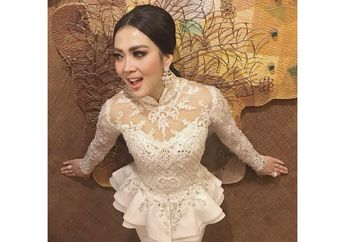 Tampilan Calon Istri Reino Barack Syahrini dengan Gaun Brokat ala Pengantin di Hari Pernikahan