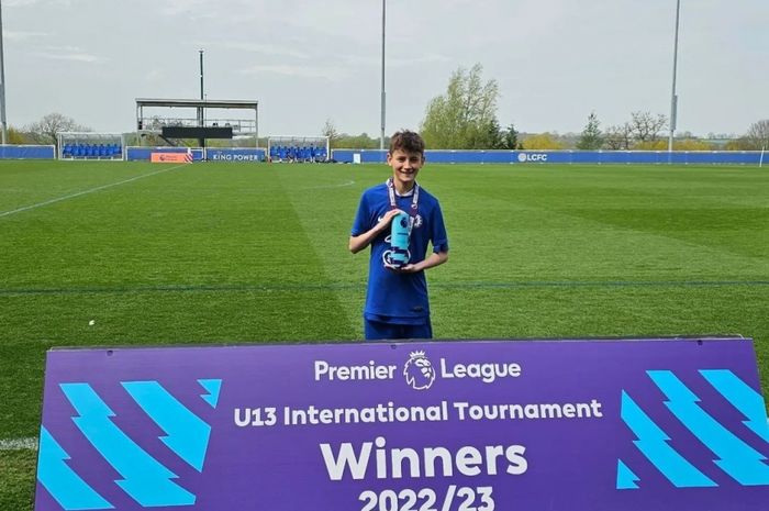 Talenta muda asal Vietnam, Arthur Barratt, bermain untuk tim Chelsea U-14