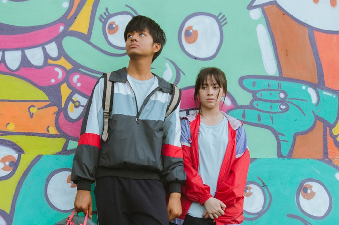 Zara JKT48 dan Angga Yunanda dalam film Dua Garis Biru.    