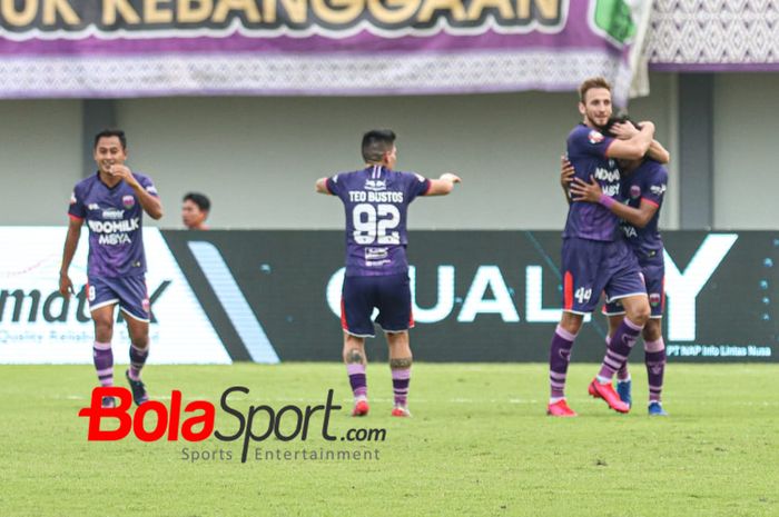 Selebrasi gol Edo Febriansyah pada laga Persita Vs PSM di Stadion Sport Center, Kelapa Dua, Tangerang, Jumat (6/3/2020).