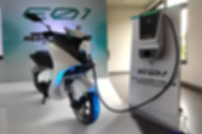 Hadir di Indonesia, motor listrik Yamaha E01 ada 3 opsi charge baterai.