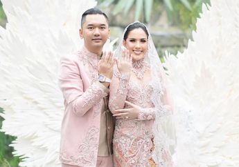 Seperangkat Perhiasan hingga Dollar Jadi Mas Kawin Sally Adelia