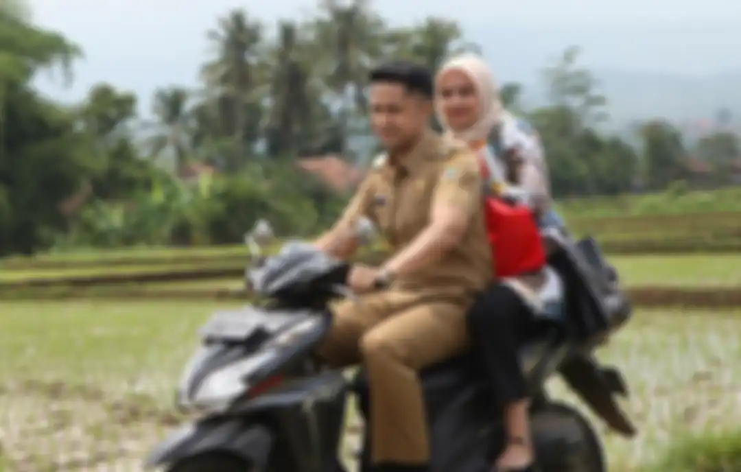Ayahnya Sopir Angkot dan Pernah jadi Pemulung, Pria Ini Sukses Melejit Sebagai Artis hingga Duduki Jabatan Prestisius