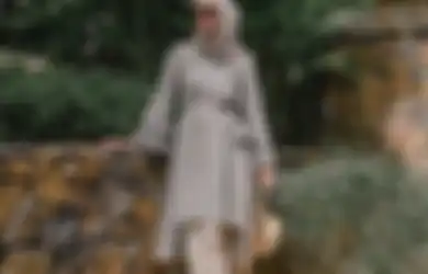 5 Model Tunik Lebaran Modis Warna Abu-abu ala Selebgram Mega Iskanti!