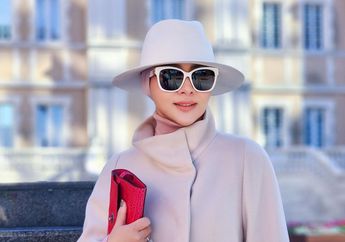 Intip Gaya Centil Syahrini saat Bawa Raket Tenis Mewah Harga Ratusan Juta Rupiah