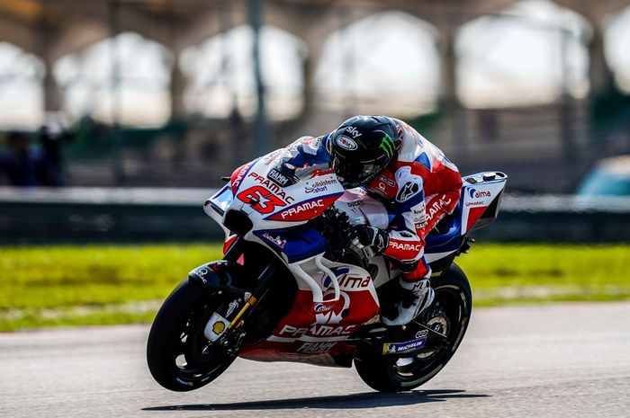 Pebalap Pramac Racing, Francesco Bagnaia, saat menjalani uji coba di Sirkuit Sepang, Malaysia, Jumat (8/2/2019).