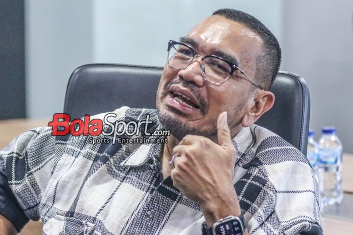 Anggota Komite Eksekutif (Exco PSSI), Arya Sinulingga, sedang memberikan keterangan kepada awak media di Kantor PSSI, GBK Arena, Senayan, Jakarta, Senin (6/11/2023).