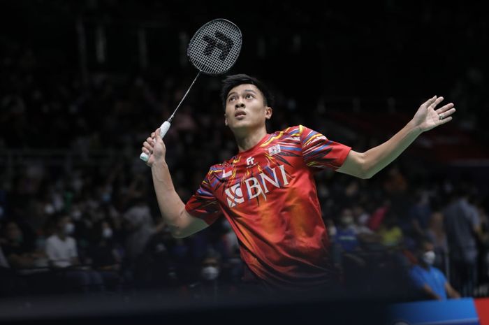 Pebulu tangkis tunggal putra Indonesia, Shesar Hiren Rhustavito, pada babak pertama Malaysia Open 2022 di Axiata Arena, Kuala Lumpur, Rabu (29/6/2022).