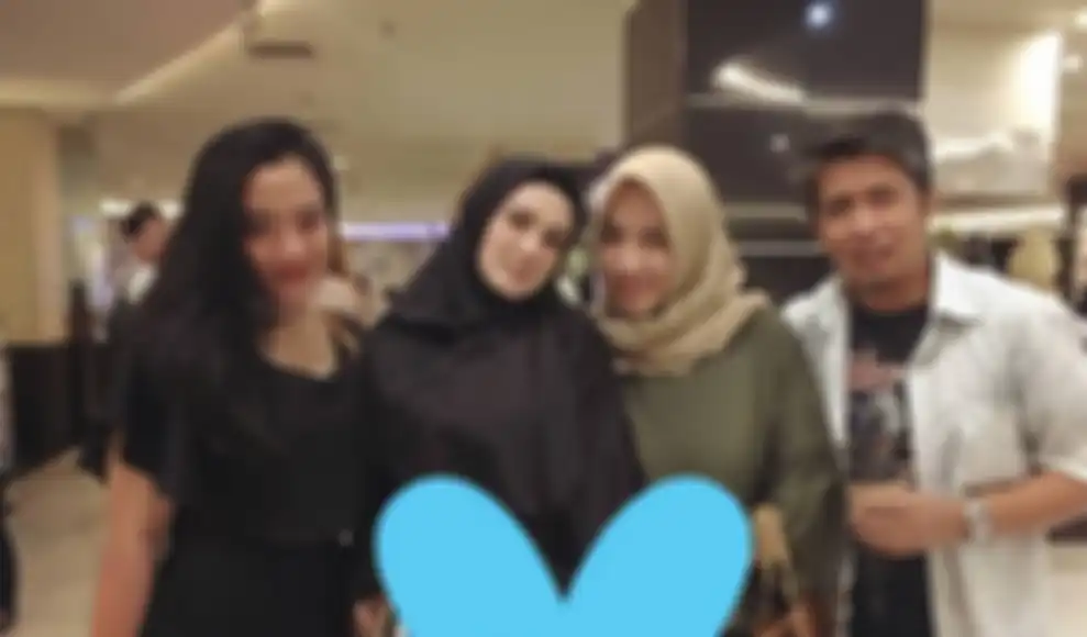 Momen buka puasa Mulan Jameela dengan keluarga mantan suaminya