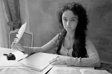 Maria De Medeiros memerankan Eleonora Pimentel De Fonseca dalam film berjudul 'Il Resto di Niente' yang dirilis pada tahun 2016.