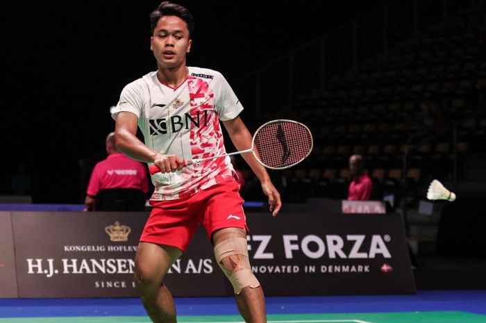 Pemain tunggal putra Indonesia, Anthony Sinisuka Ginting pada pertandingan babak pertama Denmark Open 2022, Rabu (19/10/2022)