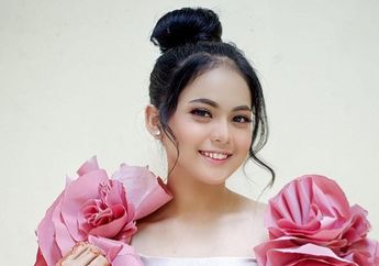 Berparas Imut dan Badan Mungil yang Menggemaskan, Tengok Tampilan 4 Dress Modis Putri DA saat Nyanyi di Panggung