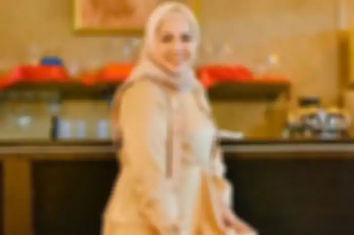 Elly Sugigi 