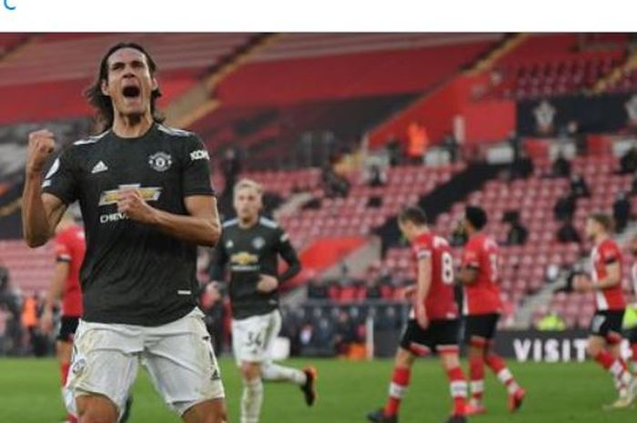 Striker Manchester United, Edinson Cavani, merayakan gol yang dicetak ke gawang Southampton dalam laga Liga Inggris di Stadion St. Mary's, Minggu (29/11/2020).