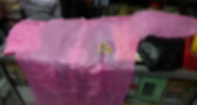 Jas hujan anak model karakter Barbie, dibanderol cukup terjangkau dan diperuntukan untuk anak perempuan