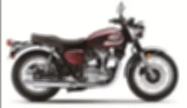 Kawasaki W800 Classic 2020 hadir dengan beberapa perbedaan dari versi Cafe Racer dan Street