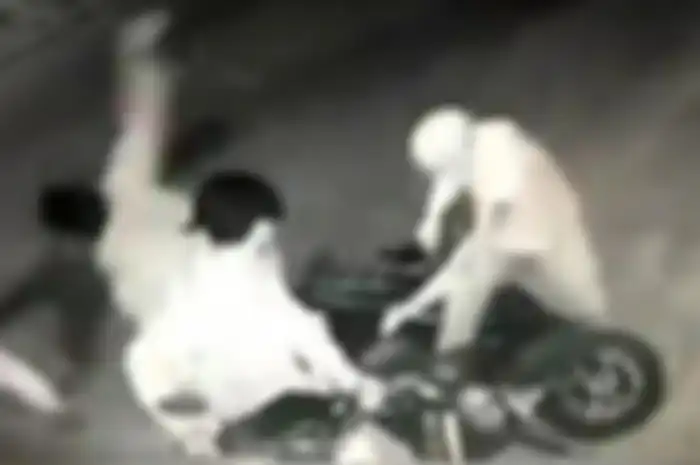 Ilustrasi begal motor makin beringas, pakar safety riding Joel Deksa Mastana bocorkan cara terhindar dari begal.