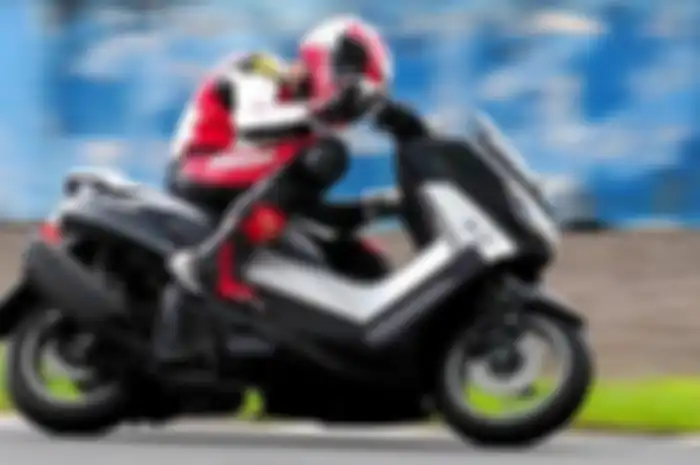 Ilustrasi testride Yamaha NMAX.