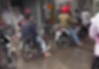 Hati Bergetar Lihat Motor Aneh Antri Beli Bensin di SPBU, Tangan Pemotor Bikin Merinding