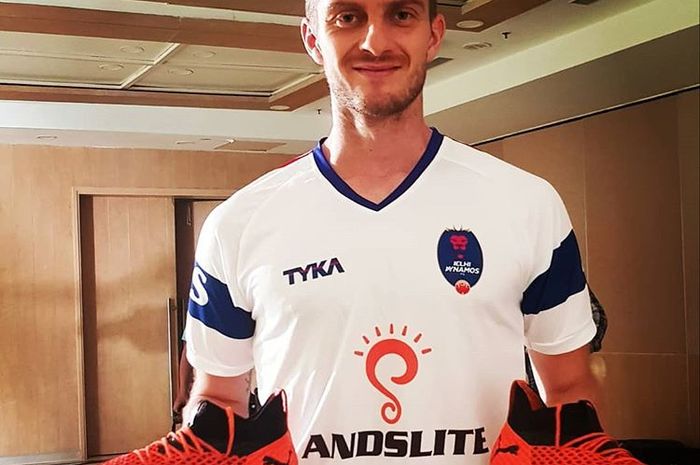 Pemain asal Slovenia, Rene Mihelic, dikabarkan bakal menjadi pengganti Srdjan Lopicic di Persib Bandung.