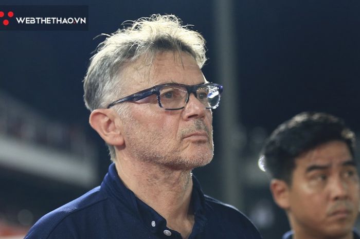 Pelatih Timnas Vietnam, Philippe Troussier.