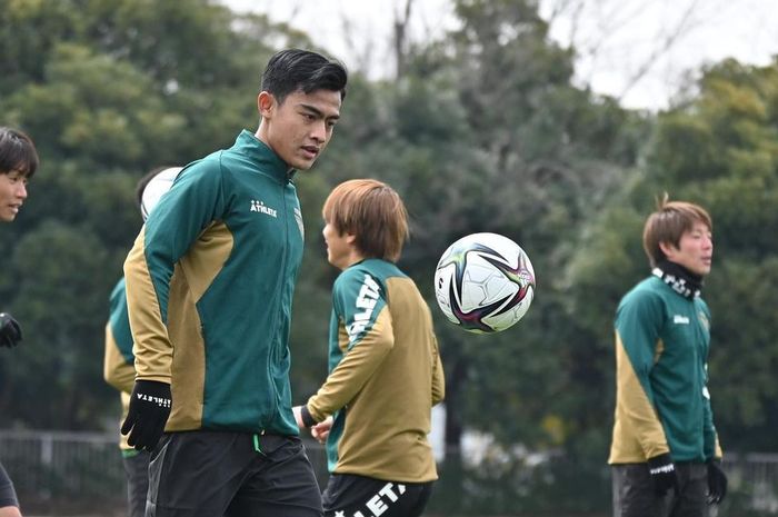 Pratama Arhan sedang melakukan latihan bersama tim Tokyo Verdy.