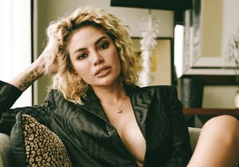 Hartanya Tembus Rp 1,3 Triliun dan Demen Tampil Seksi, Nikita Mirzani Tampil Beda dalam Balutan Kebaya di Hari Kartini 2022, Intip Penampilannya yang Anggun Bak Puteri Keraton! 