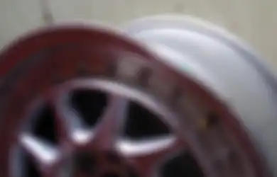 Pelek Mobil Penyok? Segini Kisaran Biaya Servis Perbaikannya!