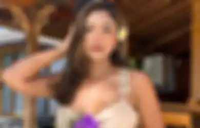 Seksi nan Classy, Ini 5 Outfit Pantai Terbaik ala Marion Jola 
