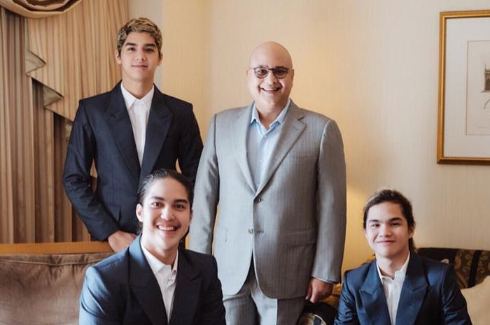 Irwan Mussry bersama ketiga putra Maia Estianty, Al El dan Dul