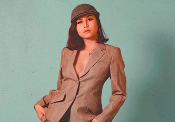 Mulai Berhijab di Awal Puasa, Lihat Sederet Gaya Kasual Awkarin yang Curi Perhatian, Bakal Konsisten?