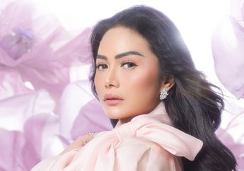 Kecantikan Krisdayanti Gak Ada Lawan, Penampilan Grandmi Ameena Saat Pemotretan Jadi Sorotan!