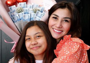 Dikira Foto Sama Bestie, Nisya Ahmad Unggah Potret Kompak Kembaran Bareng Putri Sulungnya!