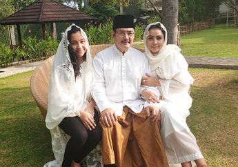 Rayakan Idul Adha 2019, Mayangsari dan Bambang Trihatmodjo Kenakan Busana Serasi dan Santap Makanan Sederhana