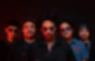 HAI DEMOS - Papa Acid: 'Weeducation' Mencoba Meromantisasi Kisah Dua Insan yang Direnggutnya Haknya Sebagai Manusia