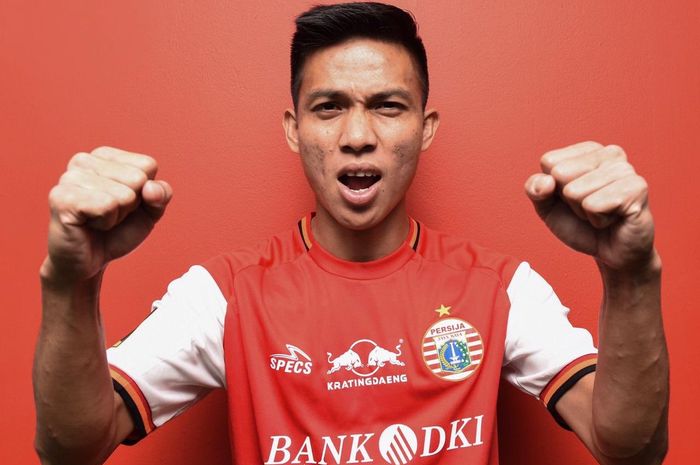 Penyerang lokal anyar Persija Jakarta, Yogi Rahadian, saat diresmikan pada Selasa (19/3/2019).