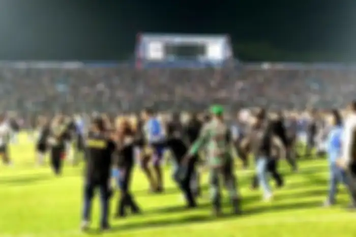 Kerusuhan di Stadion Kanjuruhan Malang dalam laga Arema FC vs Persebaya Surabaya, Sabtu (1/10/2022).