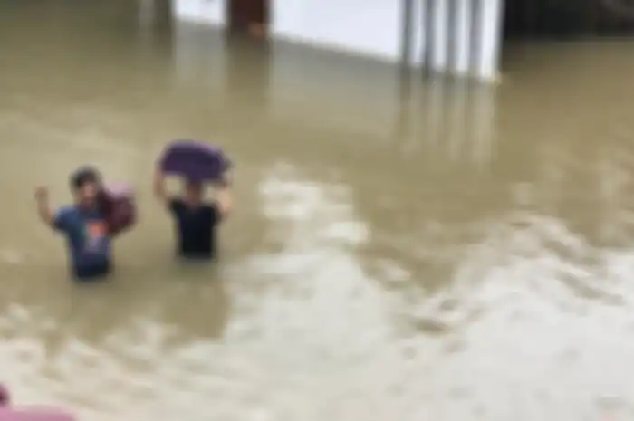 Rumah Rian D'Masiv yang dilanda banjir.