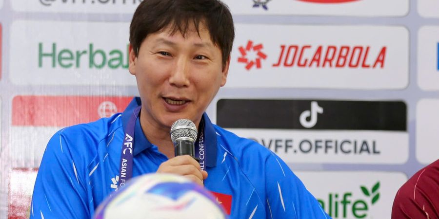 Dipuji Indonesia Soal Naturalisasi, Vietnam Melenting Langsung Pamer Trofi Piala AFF